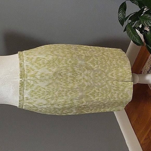 Ann Taylor Vintage Light Green Shimmery Pencil Skirt - Size 2 - Picture 2 of 6